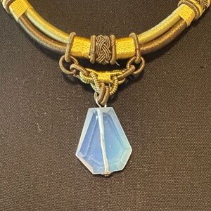 Elegant Gold and Blue Pendant Necklace